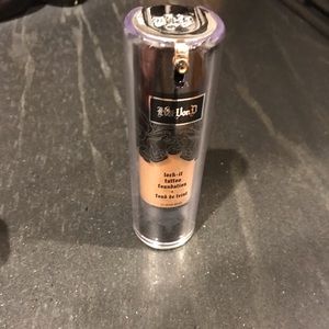 Kay Von D lock-it tattoo foundation